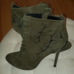 Charles David boots / booties Suede Olive